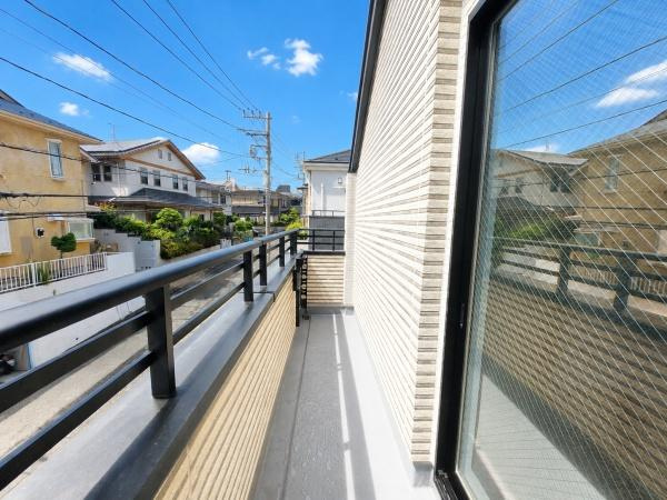 横浜市旭区白根６丁目の新築一戸建のバルコニー|陽当り良好のバルコニー！
風通しもよく気持ちいいです