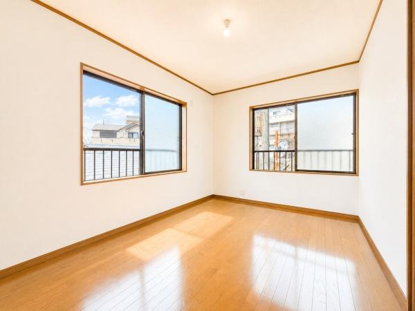 横浜市保土ケ谷区上菅田町の中古一戸建の洋室|落ち着きのある洋室です！
休日はこちらでおくつろぎ下さい♪
