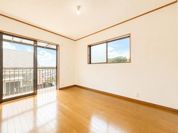 横浜市保土ケ谷区上菅田町の中古一戸建の洋室|広さも十分で窓からの光が嬉しい洋室です。