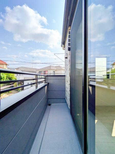 横浜市青葉区荏田町の新築一戸建のバルコニー|陽当り良好のバルコニー！
風通しもよく気持ちいいです
