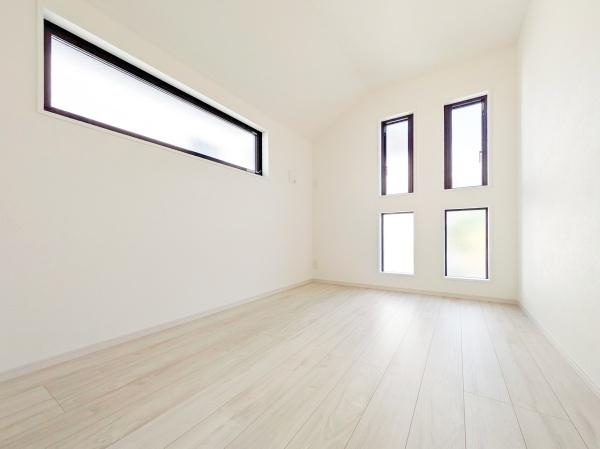 横浜市青葉区荏田町の新築一戸建の洋室|クローゼットもあるので収納にも困りません！
荷物が多い方にも安心です。