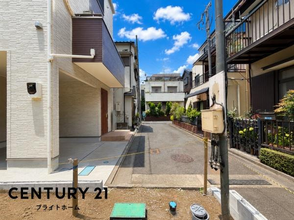 川崎市幸区北加瀬１丁目の新築一戸建の前面道路含む現地写真|車通りが少ない為、小さなお子様にも安心です。
是非一度、現地へ起こしください。