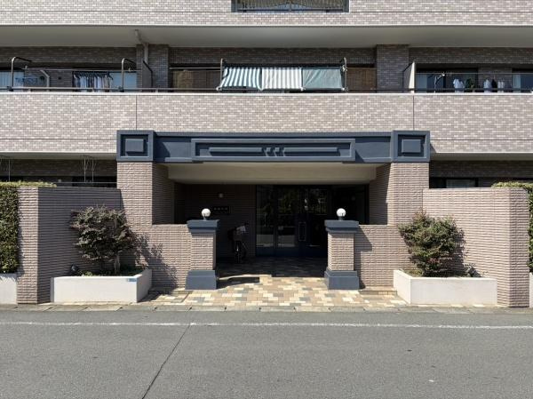 武蔵中原パークホームズのその他共用部分|エントランス入口です！フラットなのでベビーカーや車椅子でも安心です。