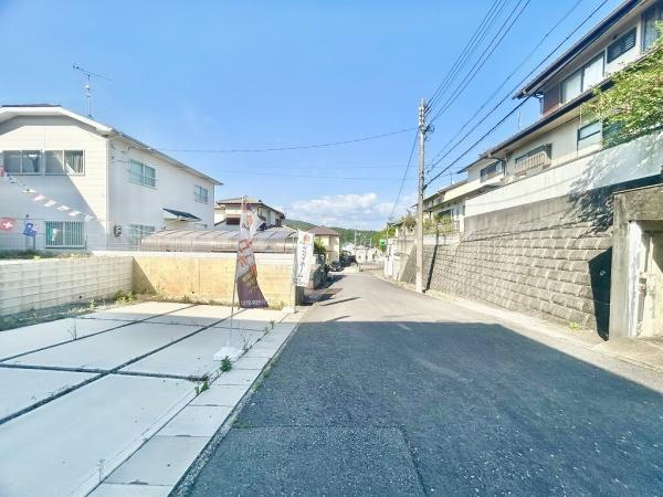 【前面道路含む現地写真】 | 西区秋葉台2丁目　新築戸建