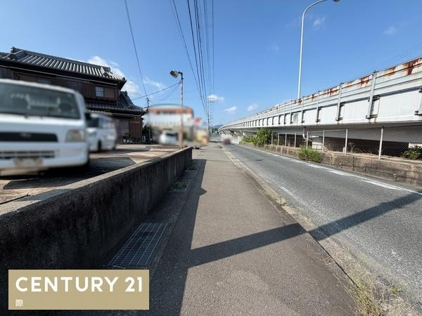 有田川町水尻　中古戸建の前面道路含む現地写真