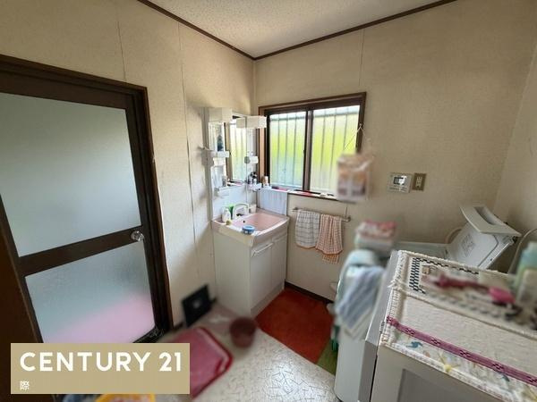 有田川町水尻　中古戸建の独立洗面台