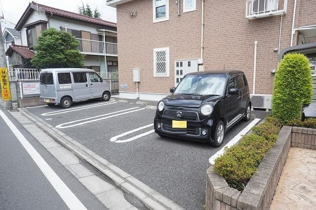 ピノ・グリシーナの駐車場
