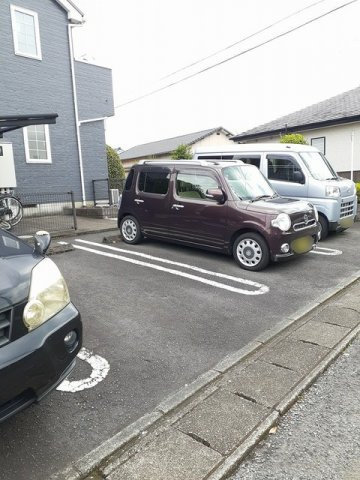ヴィラエミネンスＡの駐車場