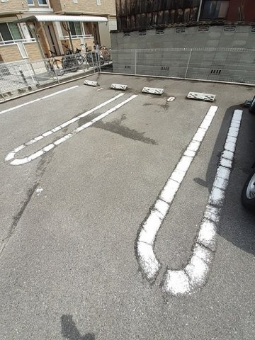 コンフォータスの駐車場