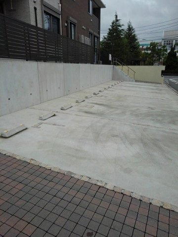 チャク壱番館の駐車場