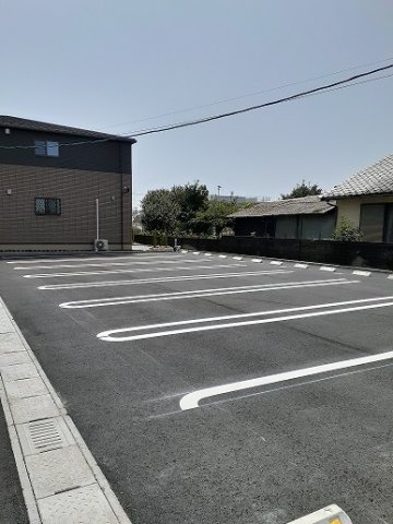 レジデンス　ハイブリッジの駐車場