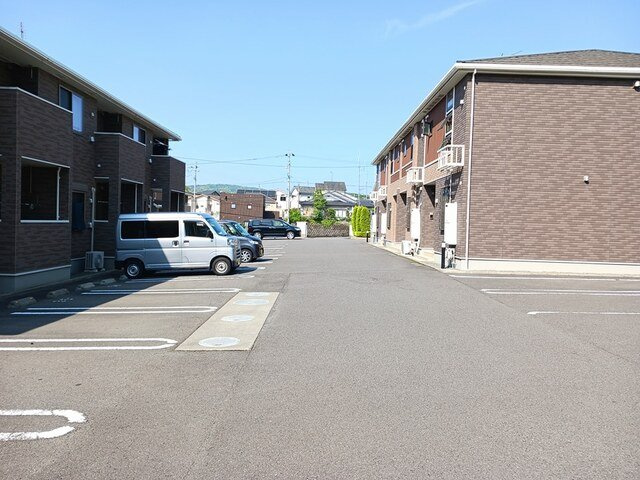 レオンハート吉野台　Ⅳの駐車場