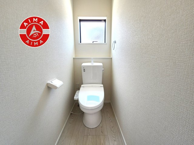 福津市花見の里3丁目第5-2棟（1号棟）のトイレ|トイレ・ウォシュレット付。快適で衛生的な洗浄機能付温水シャワートイレです。