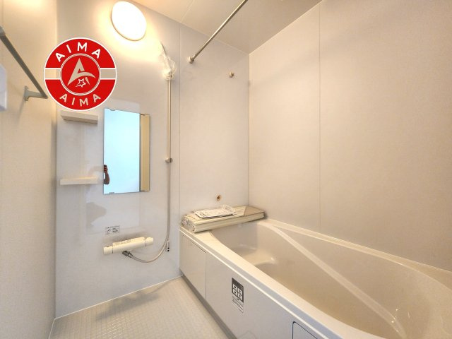福津市花見の里3丁目第5-2棟（2号棟）の浴室|1日の疲れを癒してくれる広々バスルーム。雨の日のお洗濯にも大活躍な浴室乾燥機付です！