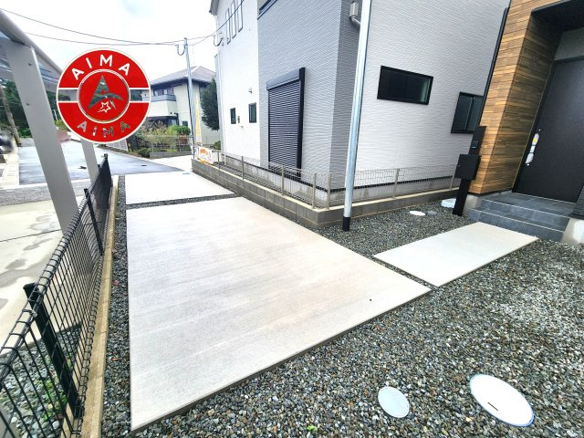 福津市花見の里3丁目第5-2棟（2号棟）の外観|広々した駐車場です。