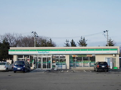 【周辺】 | シャン・ド・フルール | ファミリーマート　大曲田町店まで400m