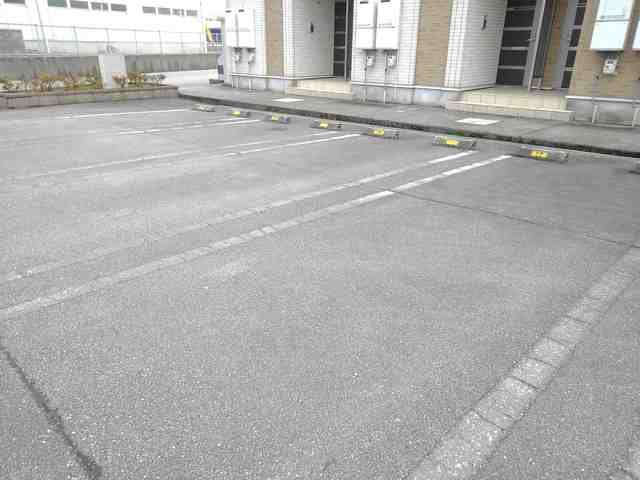 ユニゾン　カミューⅠの駐車場