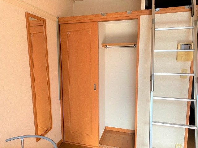 レオパレスＥＬＡＮの内装|クローゼットです。