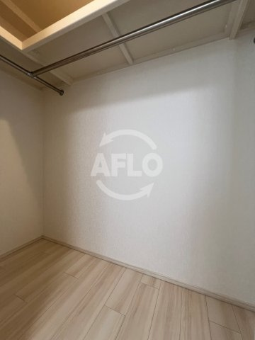 プレジオ梅田の収納|プレジオ梅田　ウォークインクローゼット