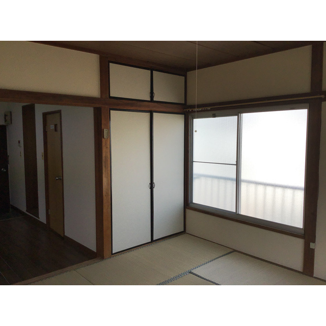 ハイツ元町Aの居間・リビング