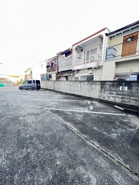 クローカスハイツの駐車場