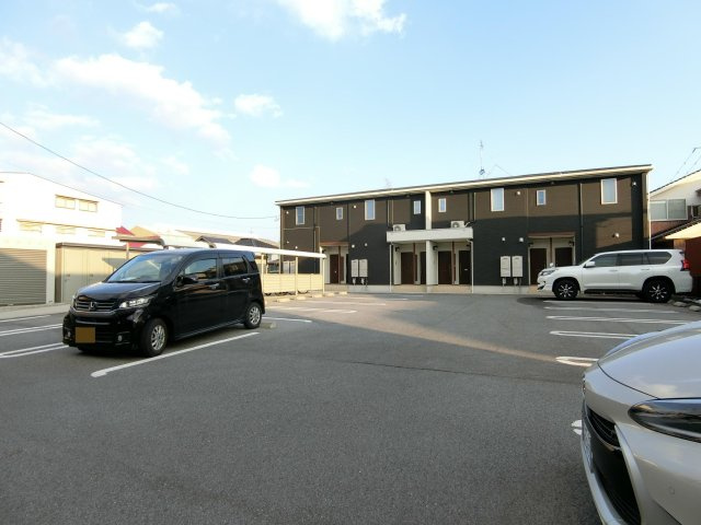 ニシキレーベンⅡの駐車場