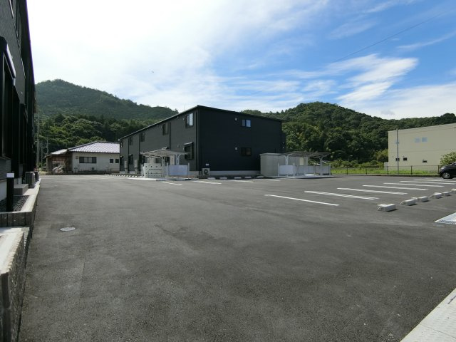グランシャリオ　アルファ　Ｂの駐車場
