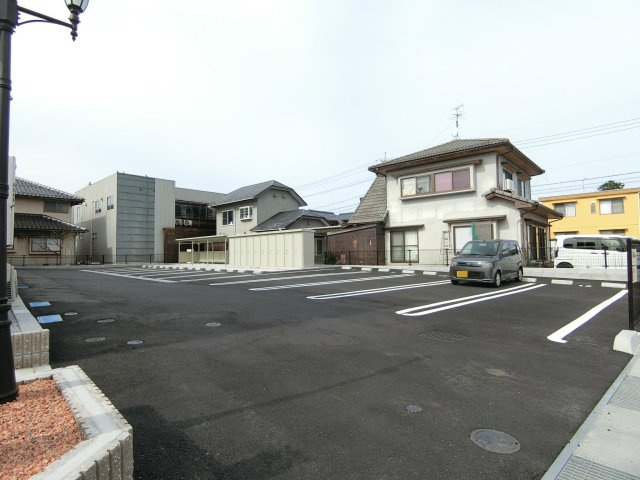 ブリーゼの駐車場