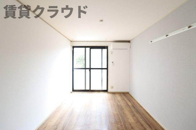 プリシェール稲荷町の居間・リビング|こちらのリビングで趣味の時間をお楽しみください