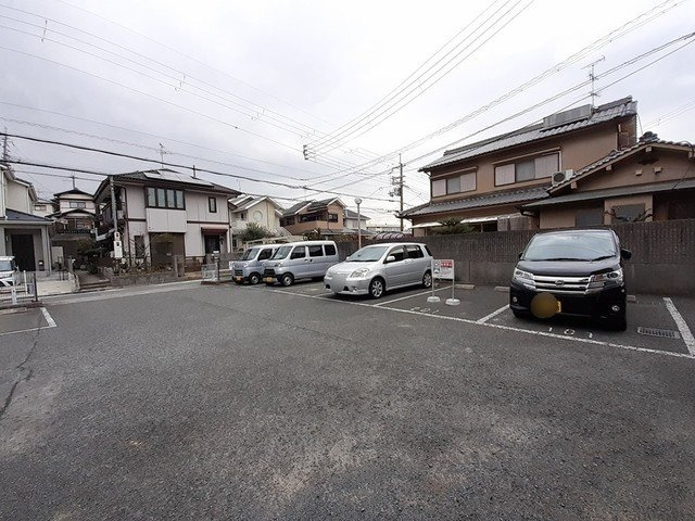 メゾン・ピアの駐車場