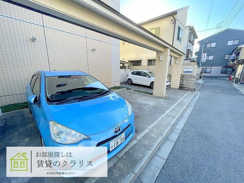 コンセールロワンの駐車場