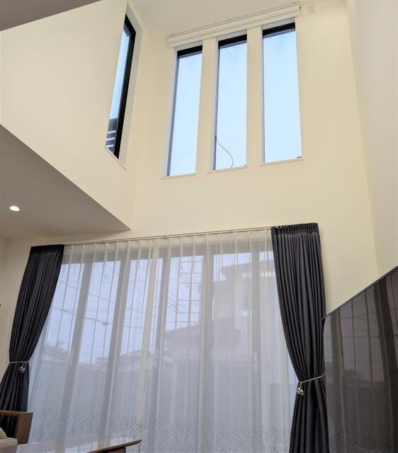 富士市宮島の中古一戸建|リビングの吹抜は開放感が有り…