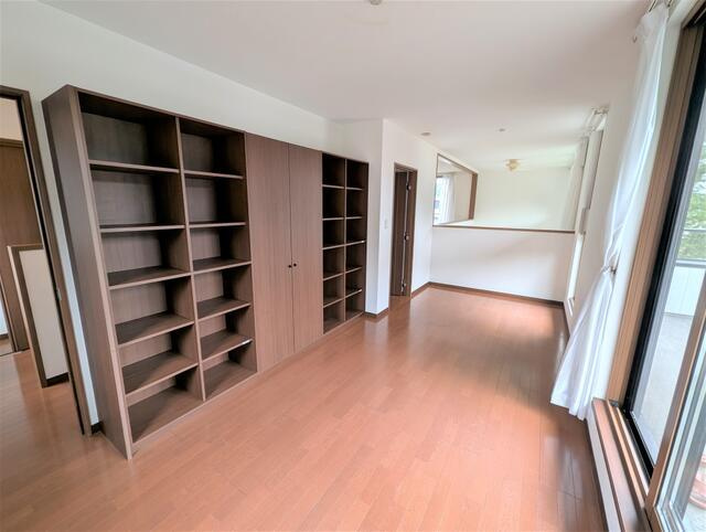 富士宮市大鹿窪の中古一戸建|２階の８．７帖の洋室には作り…