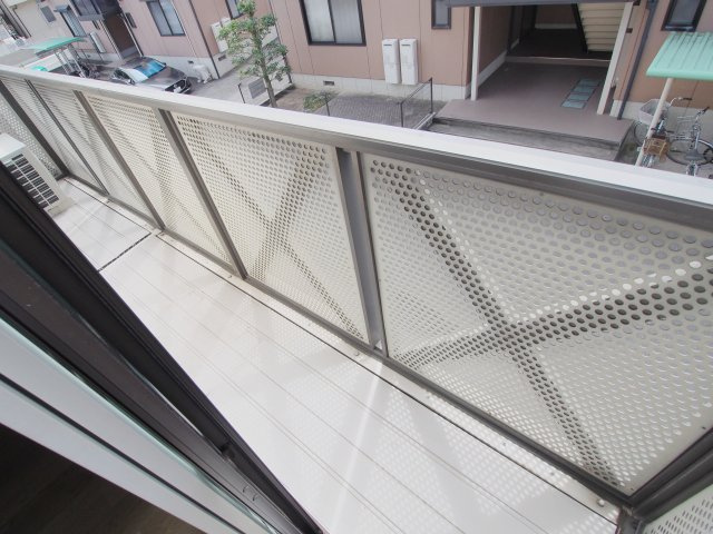 グランドール東海田のバルコニー