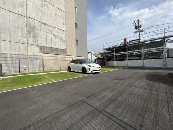 S-RESIDENCE堀田North【個人・法人キャンペーン中】の駐車場