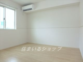フィオーレ　ドムスＡの寝室|寝室にもエアコン付き