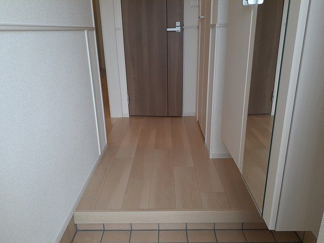 ドミール武生の玄関