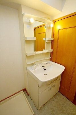 ジュネス・フランＢの洗面所|忙しい朝には欠かせない洗面所です
