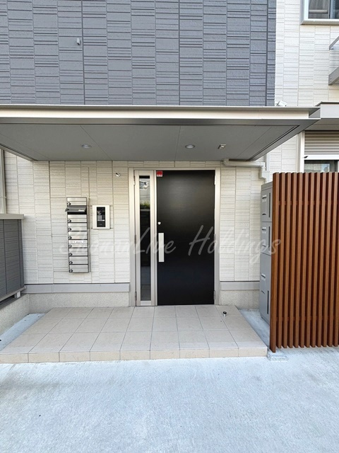 大和市深見台４丁目のアパートのエントランス