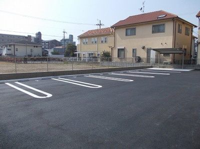 【駐車場】 | ソーシャル　コート | 駐車場に車を止められます