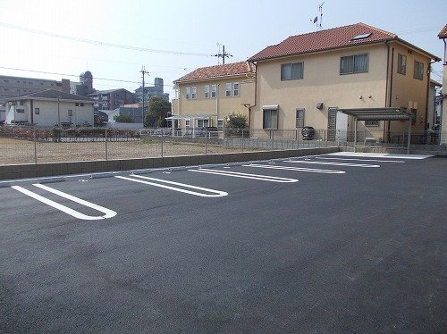 【駐車場】 | ソーシャル　コート | 駐車場に車を止められます