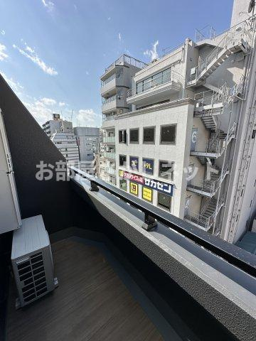 T&F KANNAI BLDG【おとり物件なし】#学生・社会人にオススメ！初期費用分割払いOK！のバルコニー