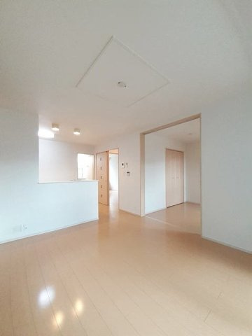 リヴ．プランドールＡの居間・リビング|ゆったり過ごせる居間です