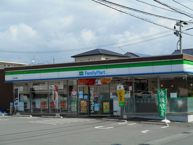 フィオーレＳＫの周辺|ファミリーマート益城宮園店まで750m