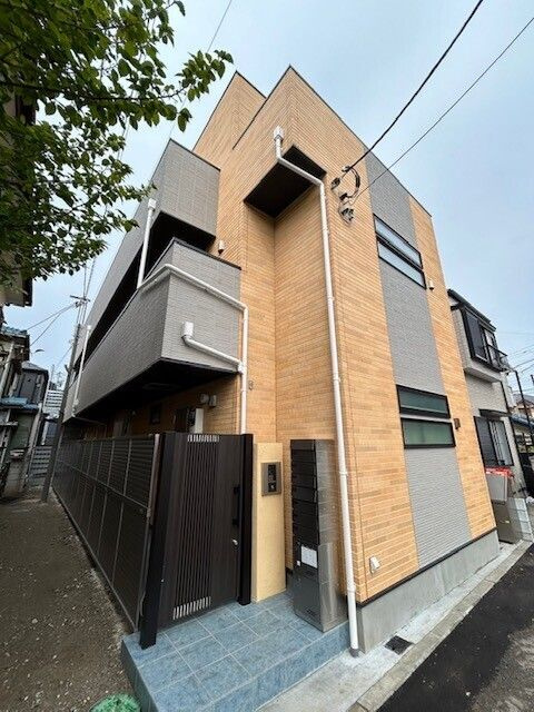 R-SIXTEENの外観