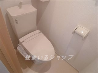 ユニベールＢのトイレ|シャワートイレ・収納あり
