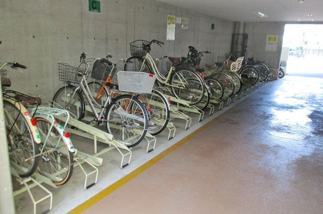 サンシティ貝塚五番館の駐車場|駐輪場