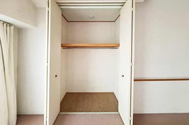 コスタ・ミラにしきのはま1番館の収納|洋室1クローゼット