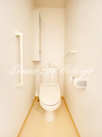 ズィーベン久里浜のトイレ|バス・トイレ別♪温水洗浄便座付き