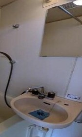 横浜市緑区中山６丁目のアパートの洗面所